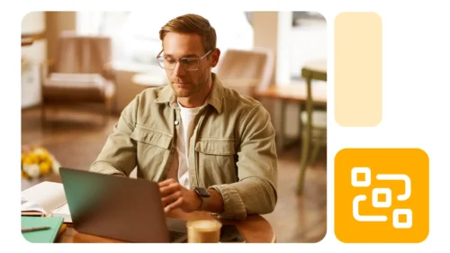 Homem loiro usando óculos trabalhando em notebook em ambiente descontraído, com ícone do Power BI Dataflow em destaque ao lado.