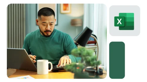 Homem trabalhando em mesa com notebook, caneca e calculadora, atento à tela; ao lado, ícone do Excel e fundo verde escuro.