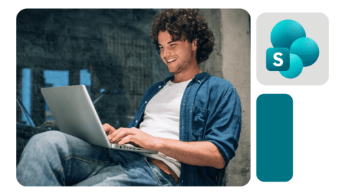 Pessoa sorrindo enquanto trabalha em um notebook, sentada de maneira descontraída, com ícone do SharePoint ao lado.