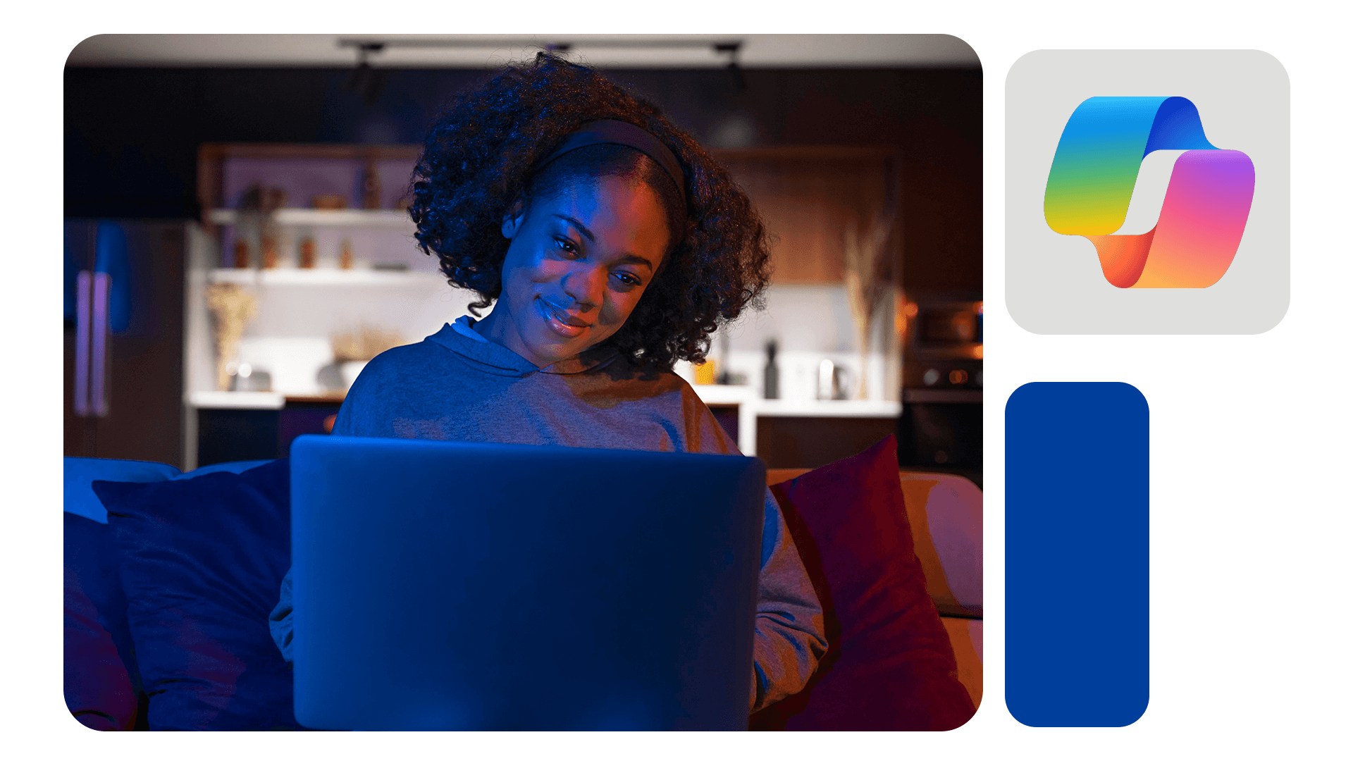 Mulher usando notebook em casa à noite, iluminada por luz azul, com ícone do Copilot Studio ao lado.